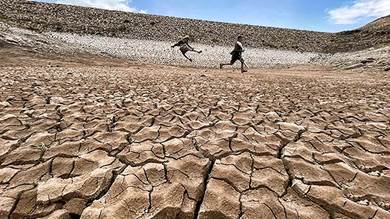 وزير المياه: الجفاف الشديد يفاقم أزمة انعدام الأمن الغذائي والمائي في اليمن